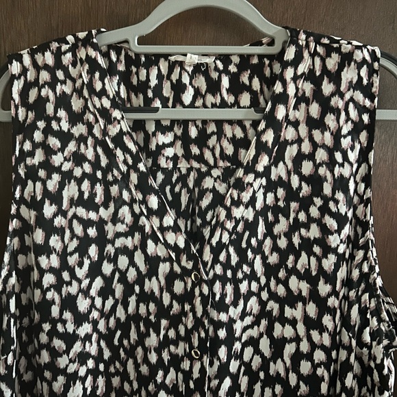 Gently used Maurice’s sz 2x Sleeveless Top!!! - Picture 2 of 3